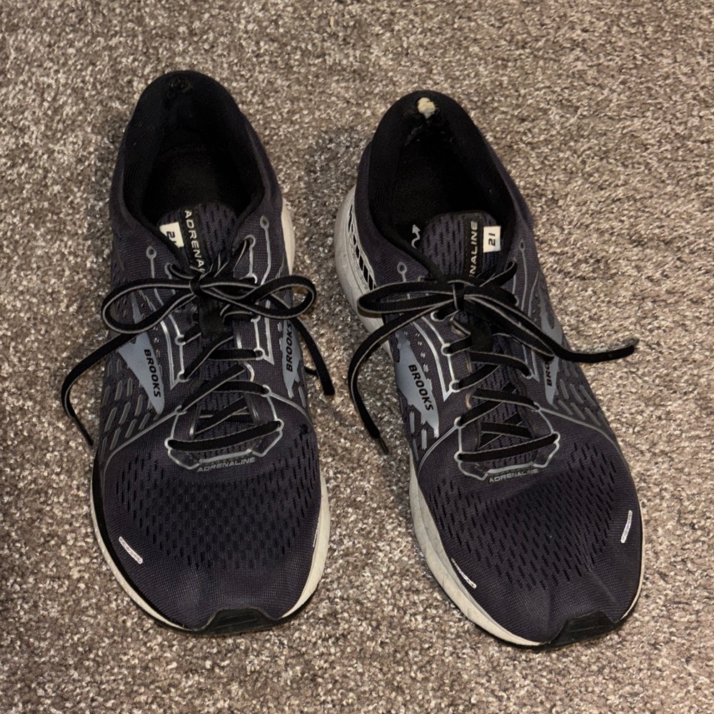 Brooks Men's Black and Gray Athletic Shoes Men’s Size 12